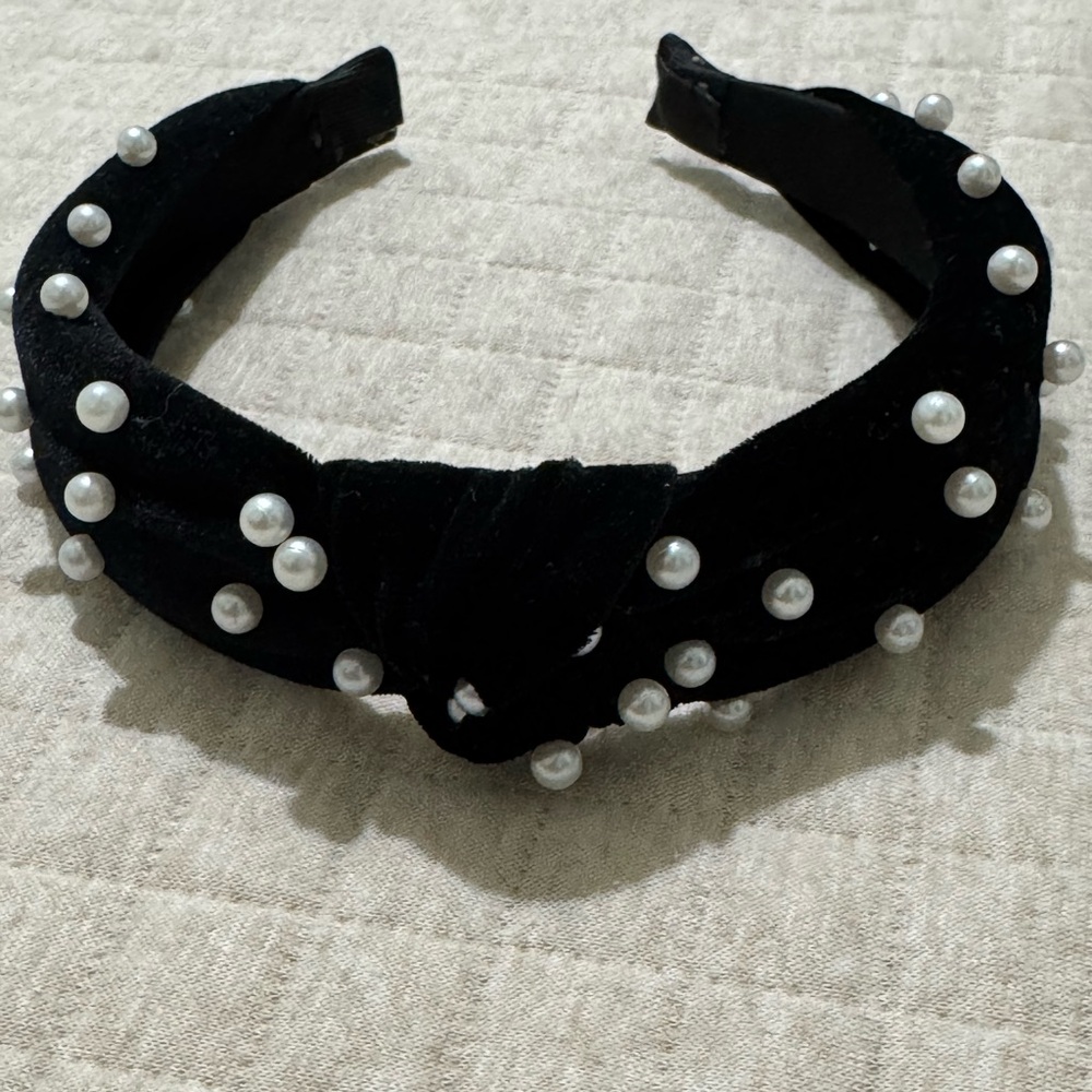 Elegant Black Pearl-Embellished Headband